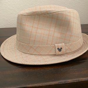 Fedora from Disneyland very good condition
